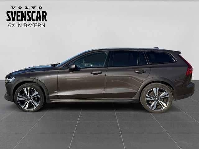 Gebraucht Volvo V60 CC 145 PS (106 kW) 2023 Kombi