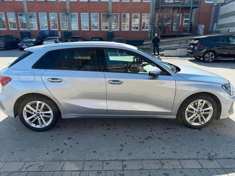 Silber Gebraucht 2020 Audi A3 Sportback Advanced Kleinwagen | 21.500 € (Superpreis) - Bild 1/4