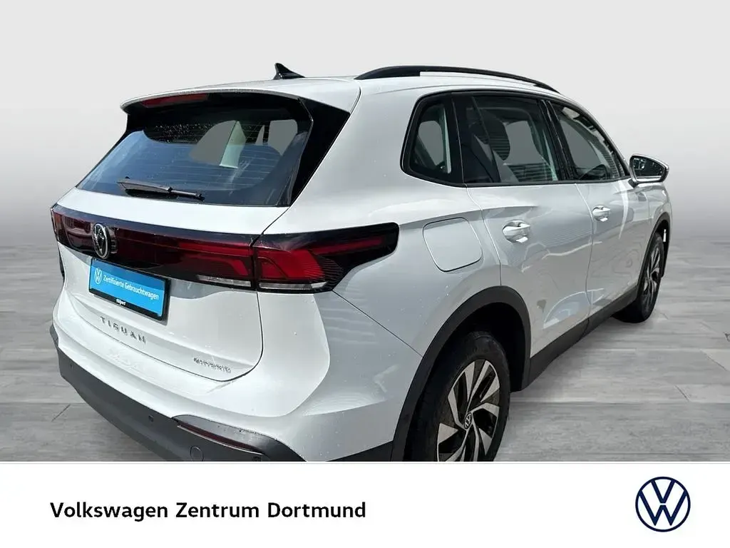 Second-hand VW Tiguan Life 204 CP (150 kW) 2025 Alb SUV