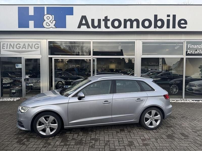 Florettsilber metallic Gebraucht 2016 Audi A3 Ambition Limousine | 12.950 € (Guter Preis) - Bild 1/4