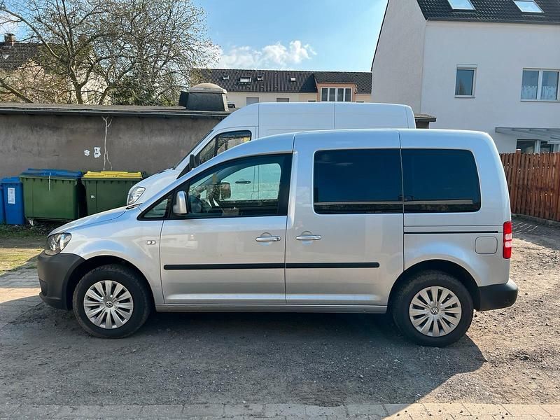 Second-hand VW Caddy 102 CP (75 kW) 2014 Argintiu Monovolum