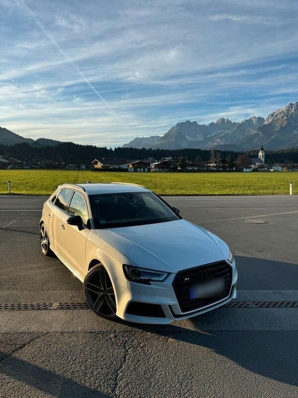 Weiß Gebraucht 2019 Audi S3 Sportback Design Kombi | 27.900 € (Fairer Preis) - Bild 1/4