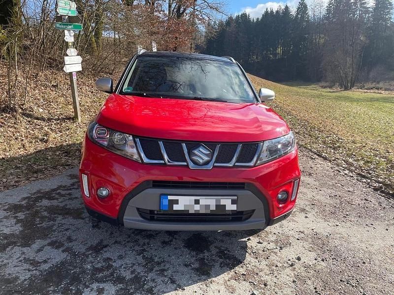Gebraucht Suzuki Vitara 140 PS (102 kW) 2018 Rot SUV