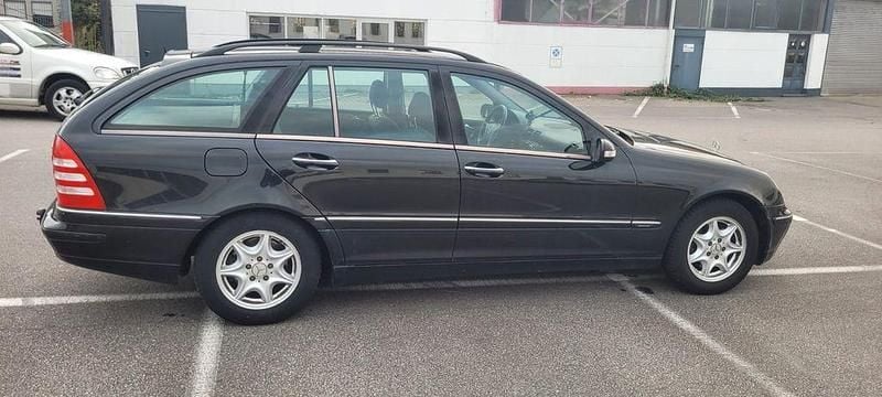 Schwarz Gebraucht 2004 Mercedes C180 Elegance Limousine | 2.500 € (Superpreis) - Bild 1/4