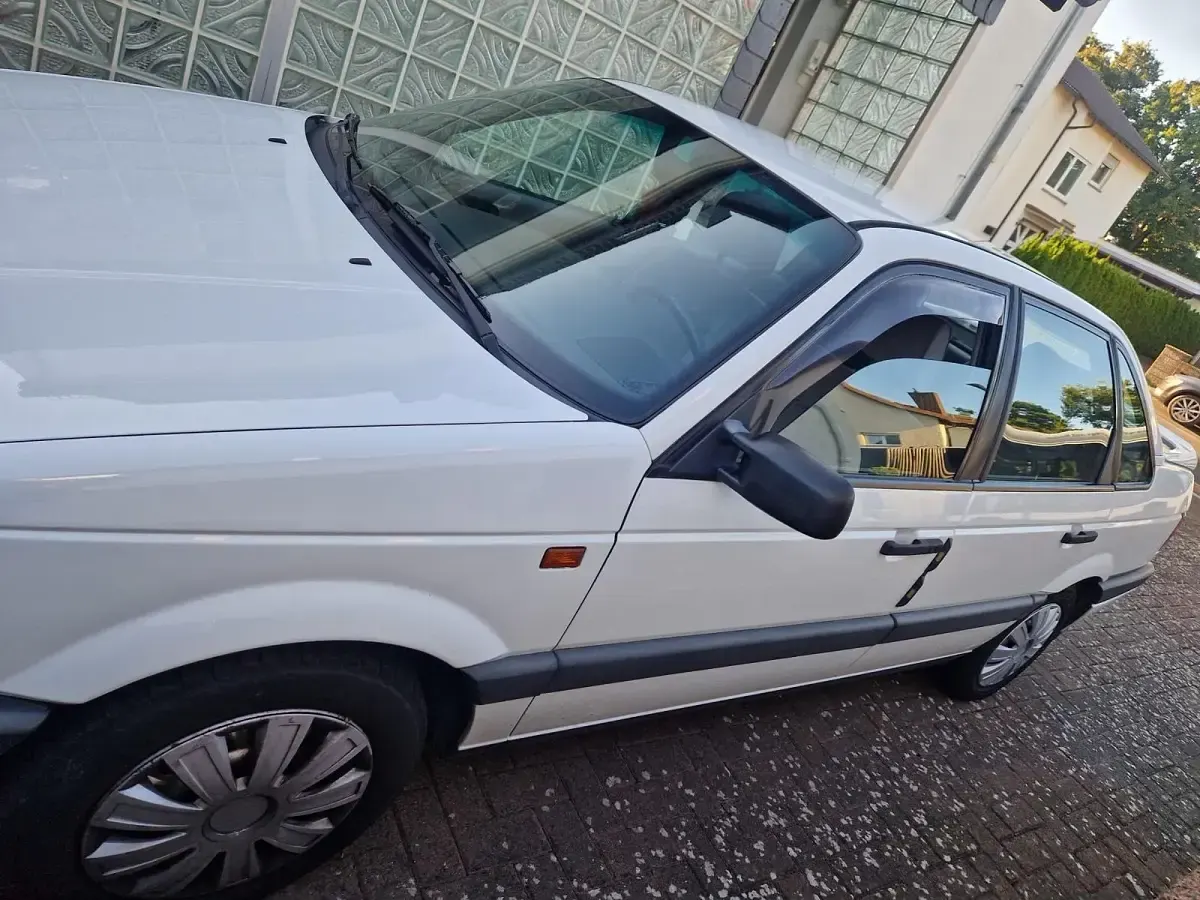 Gebraucht VW Passat 90 PS (66 kW) 1993 Weiß Limousine