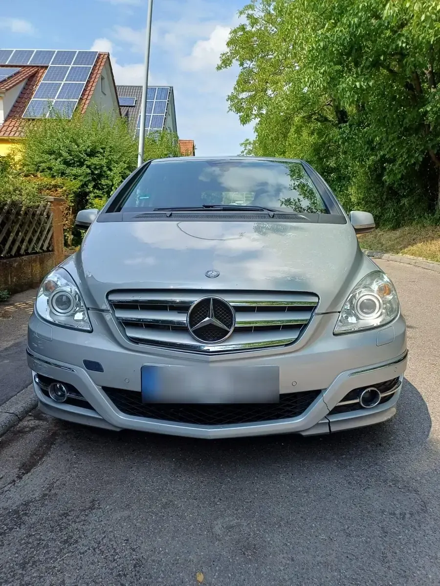 Gebraucht Mercedes B180 109 PS (80 kW) 2010 Silber Van / Kleinbus
