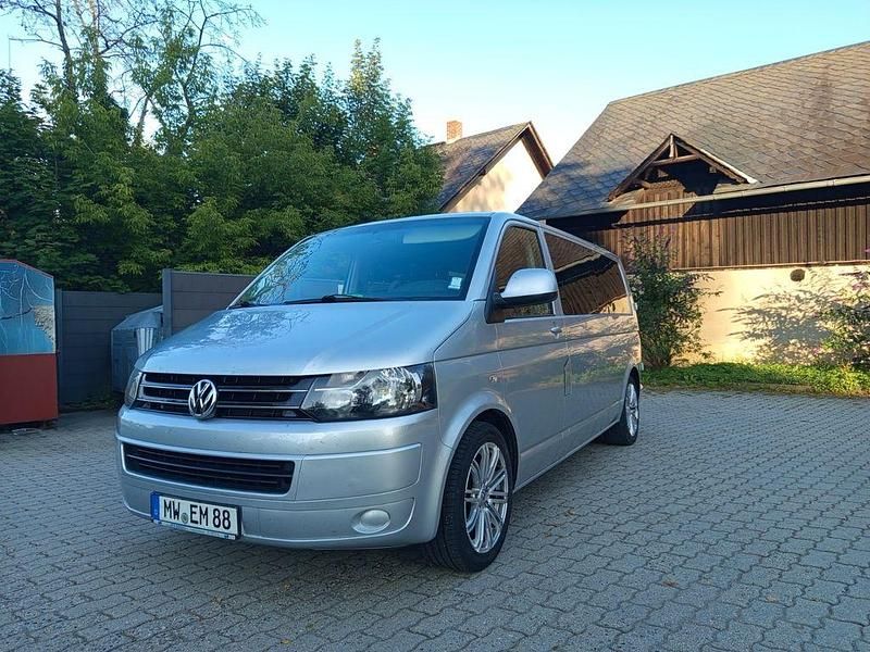 Gebraucht VW Caravelle 139 PS (102 kW) 2010 Silber Van / Kleinbus