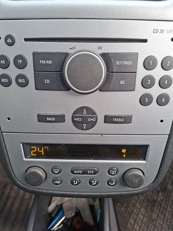 Gebraucht Opel Corsa 80 PS (58 kW) 2006 Silber Limousine