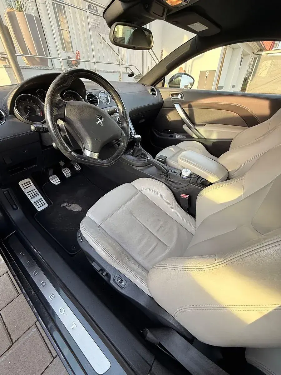 Używany Peugeot RCZ 200 KM (147 kW) 2011 Czarny Coupe