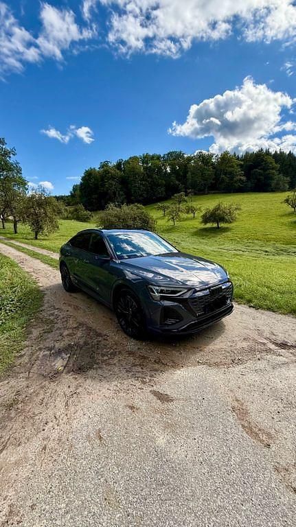 Grau Gebraucht 2023 Audi Q8 e-tron S-Line SUV | 57.900 € (Superpreis) - Bild 1/4
