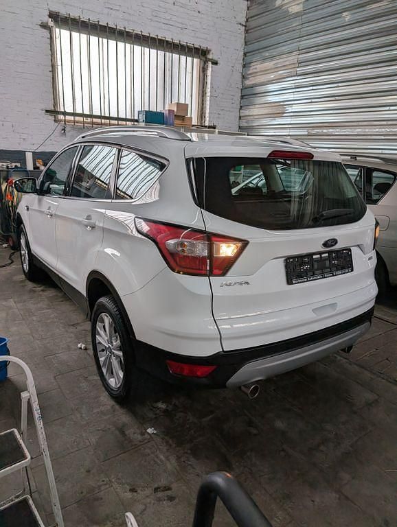 Gebraucht Ford Kuga Titanium 175 PS (128 kW) 2019 Weiß SUV