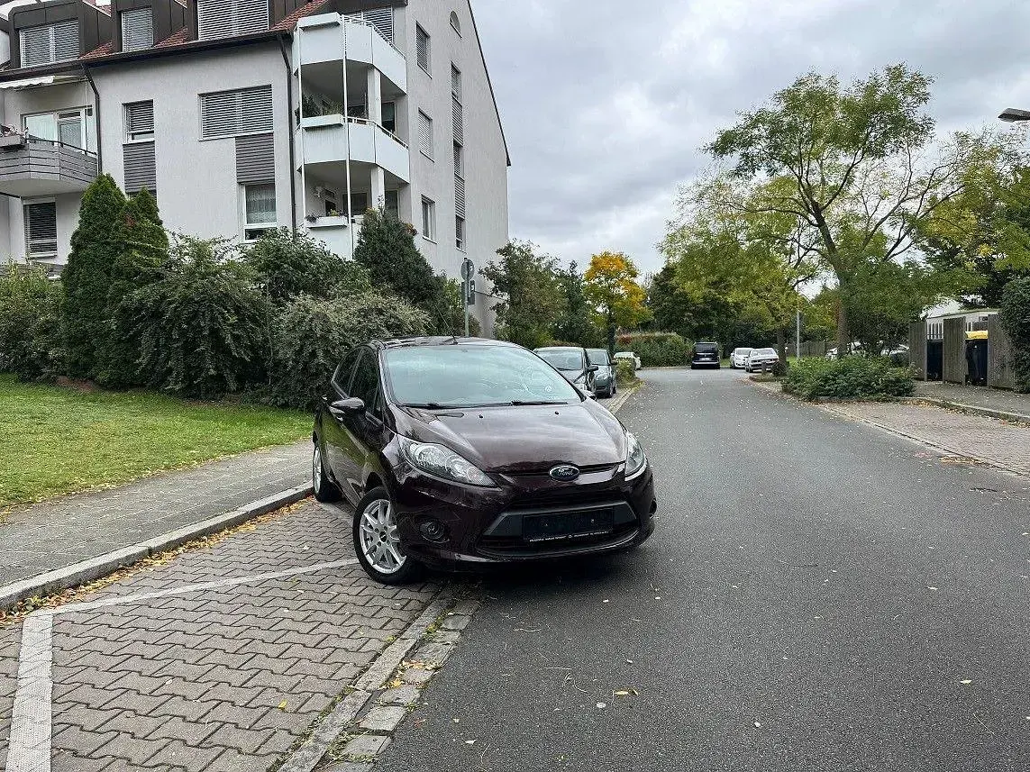 Gebraucht Ford Fiesta 97 PS (71 kW) 2009 Rot Limousine