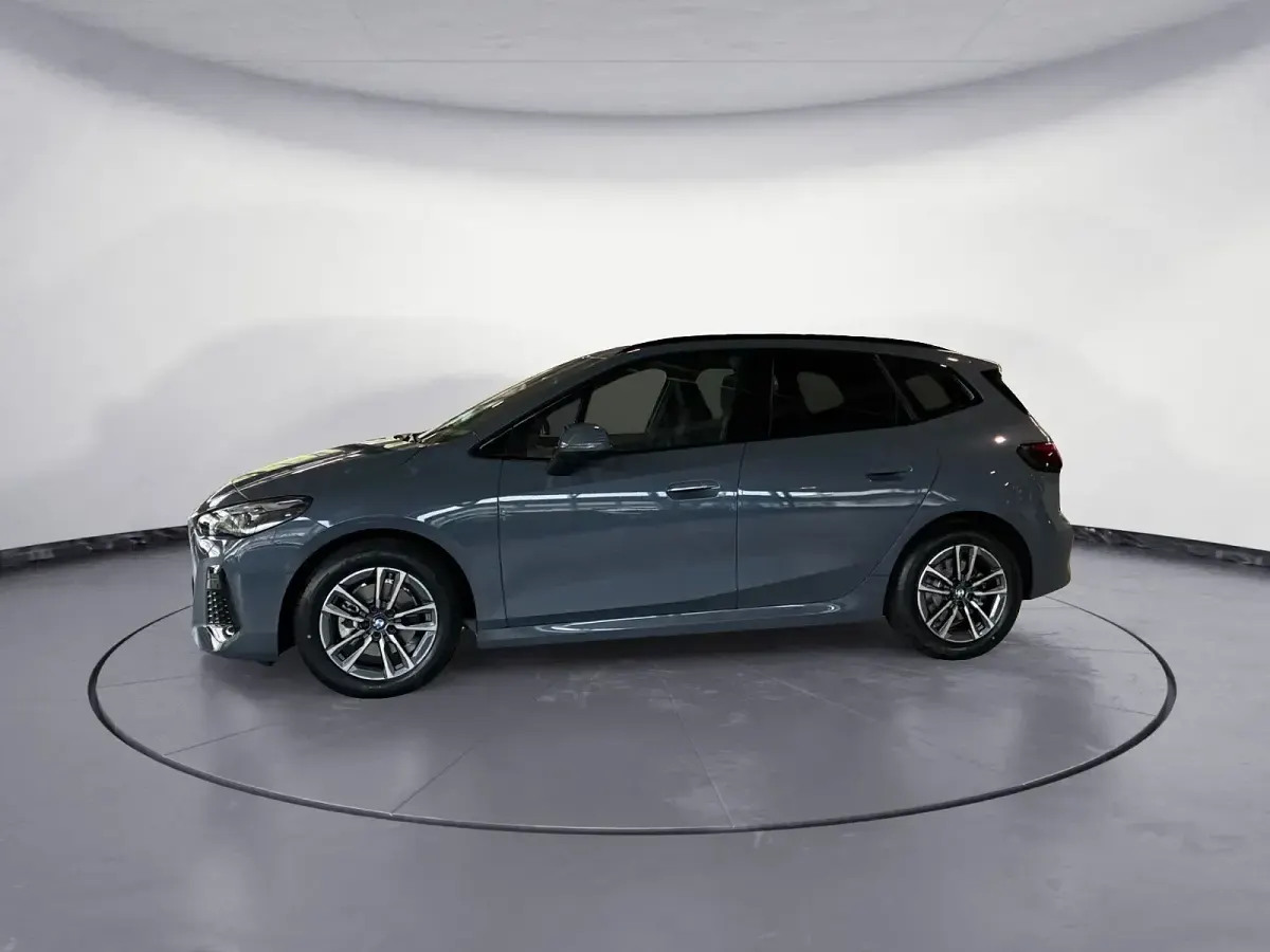 Neu BMW 220 Active Tourer M Sport 170 PS (125 kW) 2026 Grau Van / Kleinbus