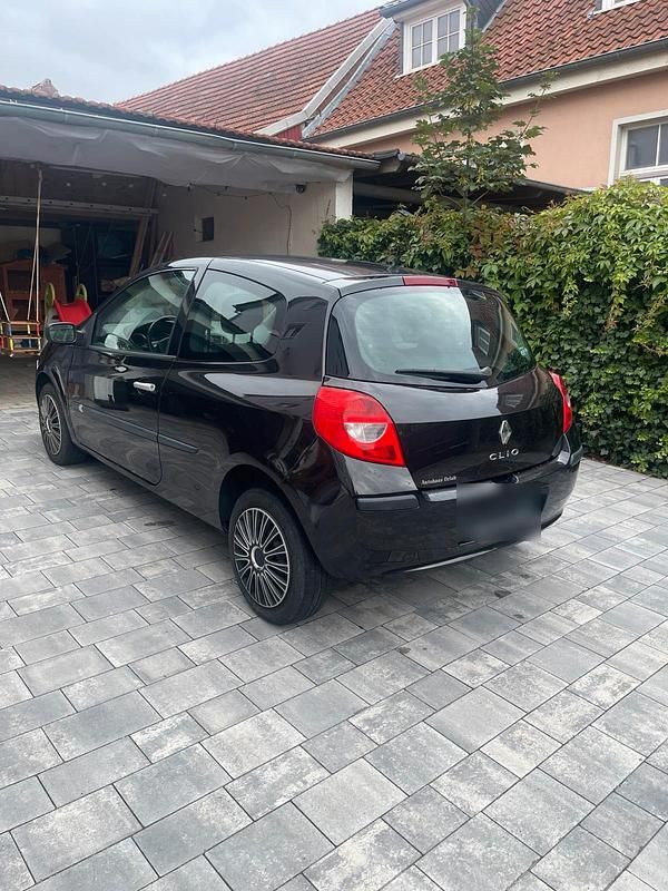 Gebraucht Renault Clio II 75 PS (55 kW) 2007 Schwarz Kleinwagen