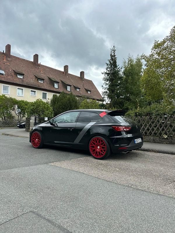 Schwarz Gebraucht 2015 Cupra Leon Coupé | 15.999 € (Fairer Preis) - Bild 1/4