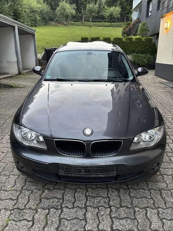 Grau Gebraucht 2005 BMW 116 Kleinwagen | 2.000 € (Teuer) - Bild 1/4