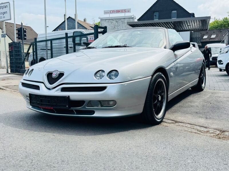 Gebraucht Alfa Romeo Spider 144 PS (105 kW) 1999 Silber Cabrio