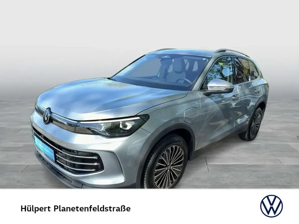 Gebraucht VW Tiguan Elegance 272 PS (200 kW) 2025 Oyster silver metallic SUV