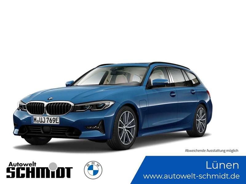Phytonicblau metallic Gebraucht 2021 BMW 330e Sport Line Kombi | 28.289 € (Fairer Preis) - Bild 1/4