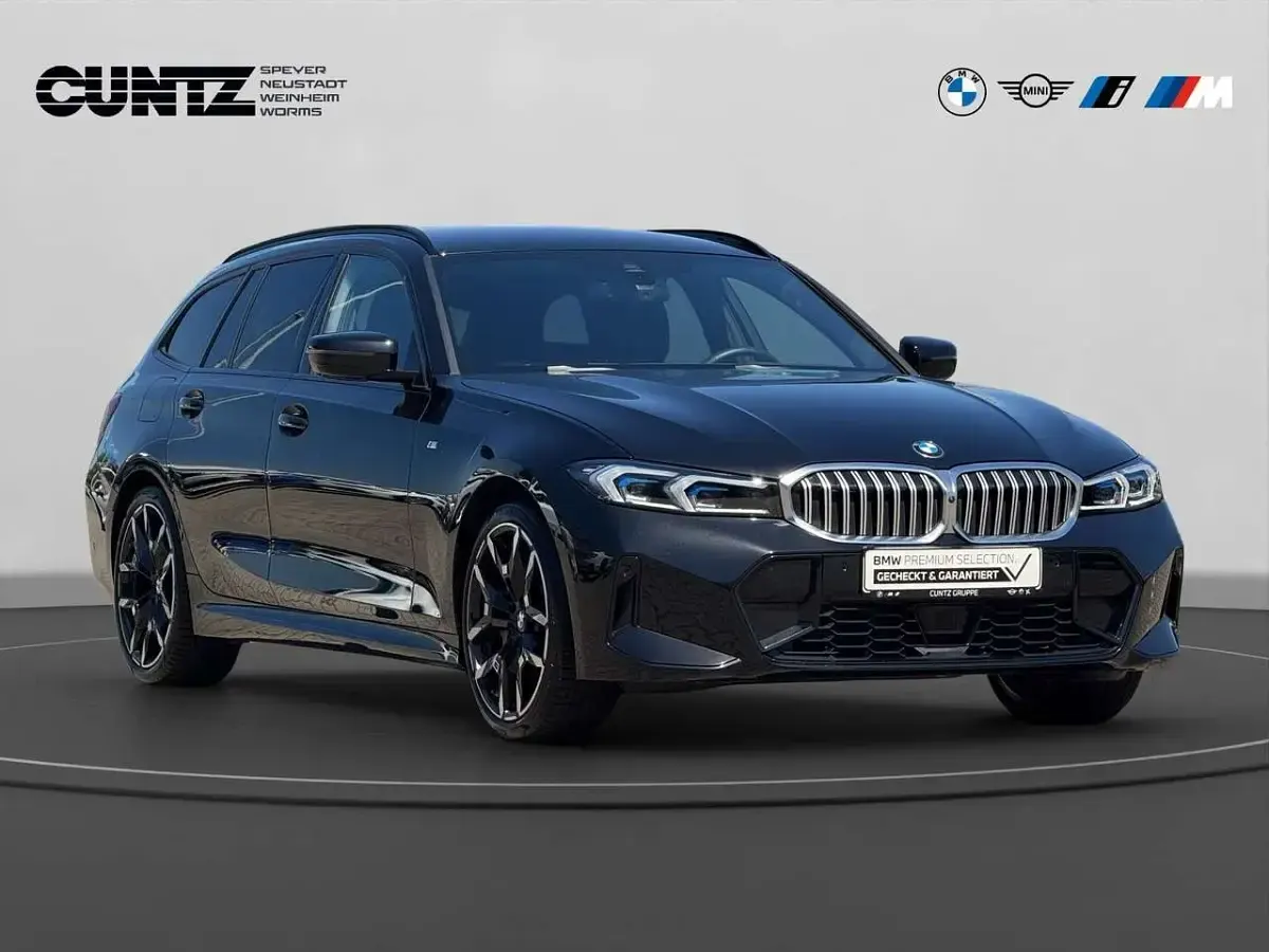 Gebraucht BMW 330 M Sport 245 PS (180 kW) 2025 Schwarz Kombi