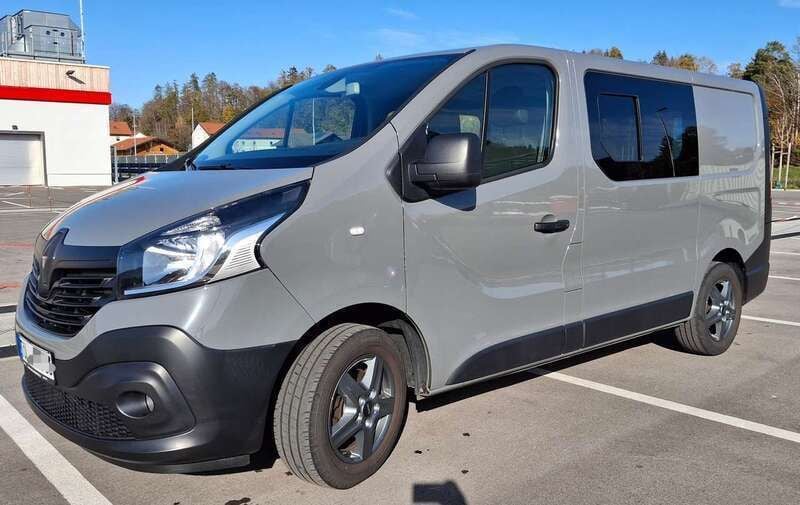 Grau Gebraucht 2018 Renault Trafic Komfort Van | 14.400 € (Superpreis) - Bild 1/4