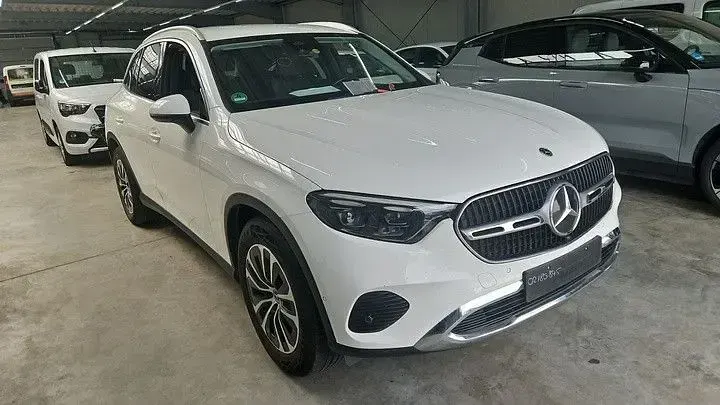 Gebraucht Mercedes GLC220 197 PS (144 kW) 2024 Weiß SUV