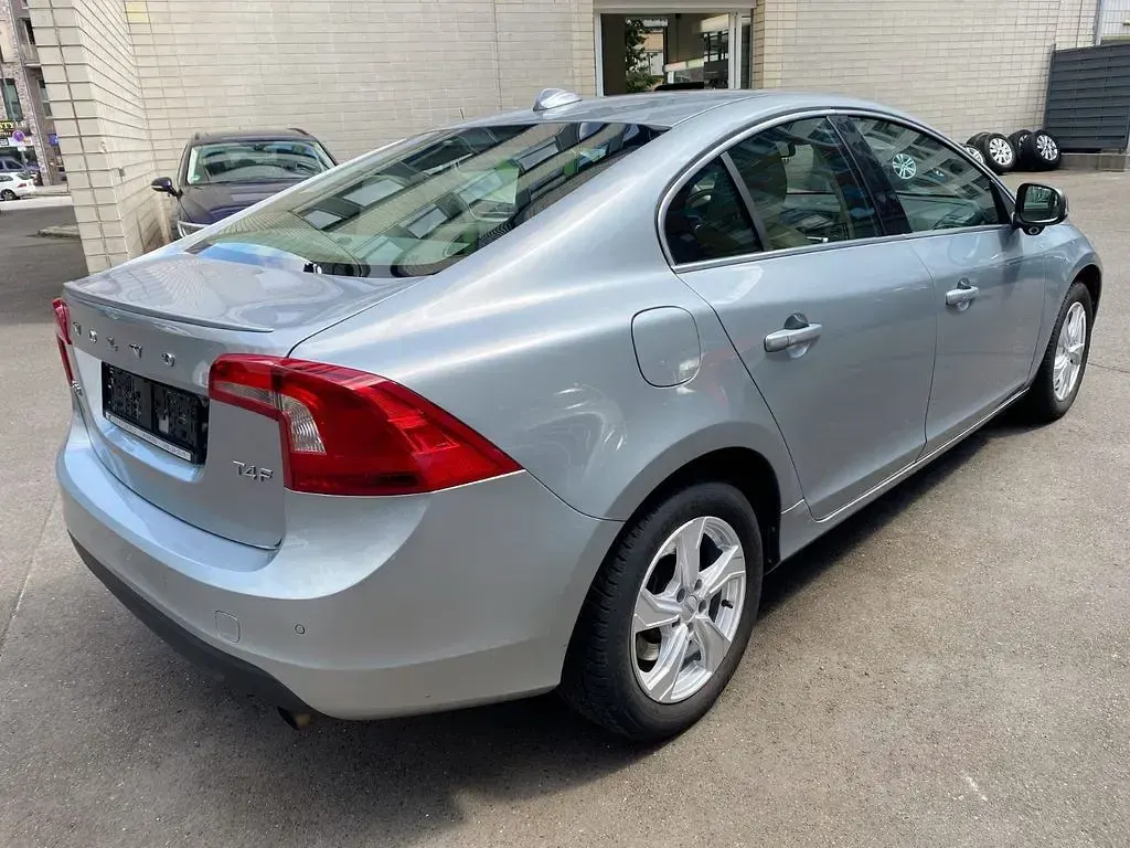 Gebraucht Volvo S60 Summum 179 PS (131 kW) 2011 Blau Limousine