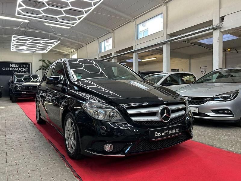 Gebraucht Mercedes B180 122 PS (89 kW) 2012 Schwarz Van / Kleinbus