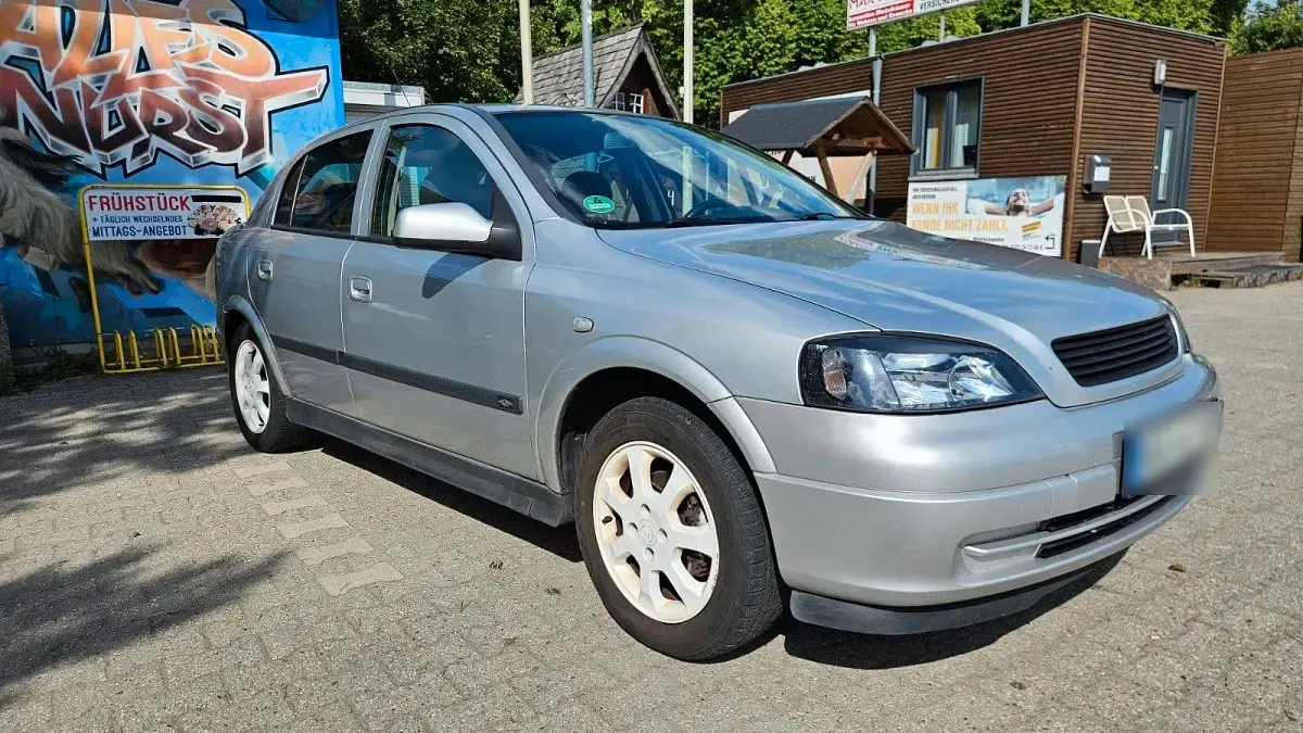 Gebraucht Opel Astra 101 PS (74 kW) 2002 Silber Limousine