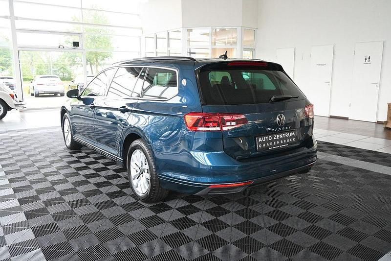 Gebraucht VW Passat Business 150 PS (110 kW) 2023 Blau Kombi