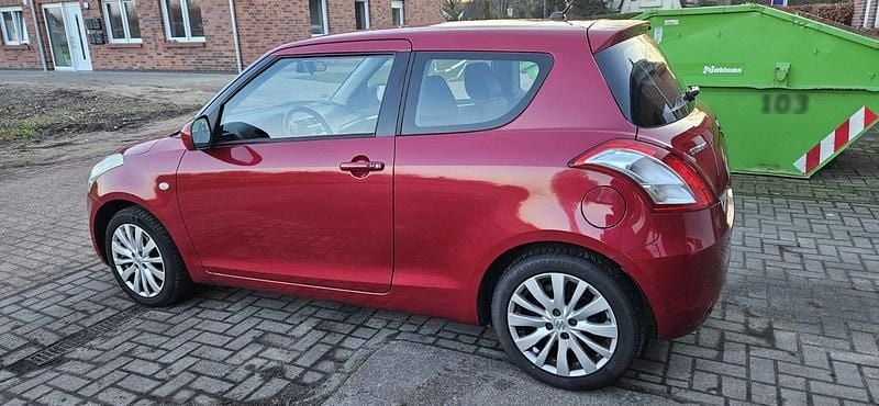 Gebraucht Suzuki Swift Comfort 94 PS (69 kW) 2010 Rot Kleinwagen
