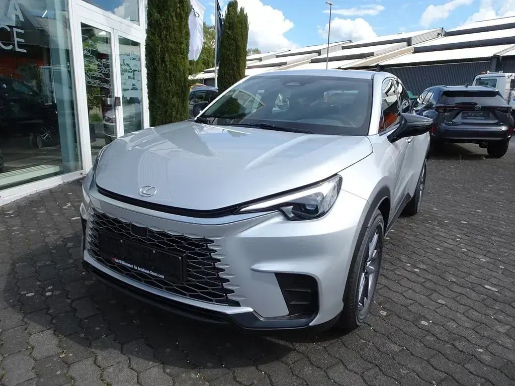 Neu Lexus LBX 136 PS (100 kW) 2026 Silber SUV