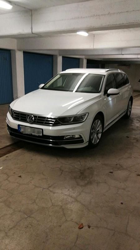 Weiß Gebraucht 2019 VW Passat R-line Kombi | 15.250 € (Fairer Preis) - Bild 1/4