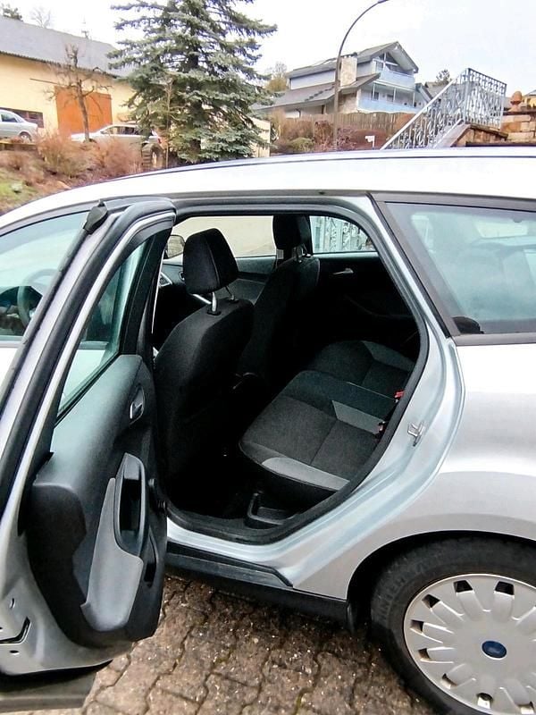 Gebraucht Ford Focus 105 PS (77 kW) 2013 Silber Kombi