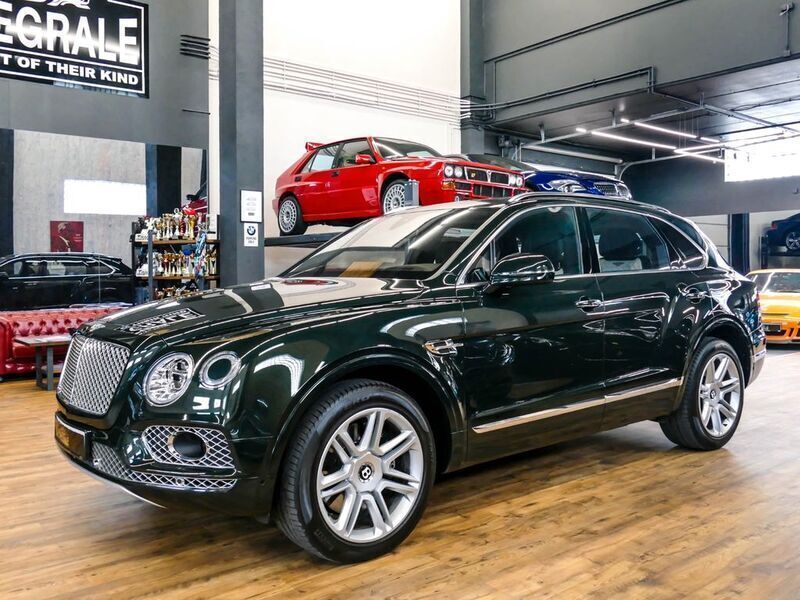 Grün Gebraucht 2018 Bentley Bentayga Mulliner SUV | 119.900 € - Bild 1/4