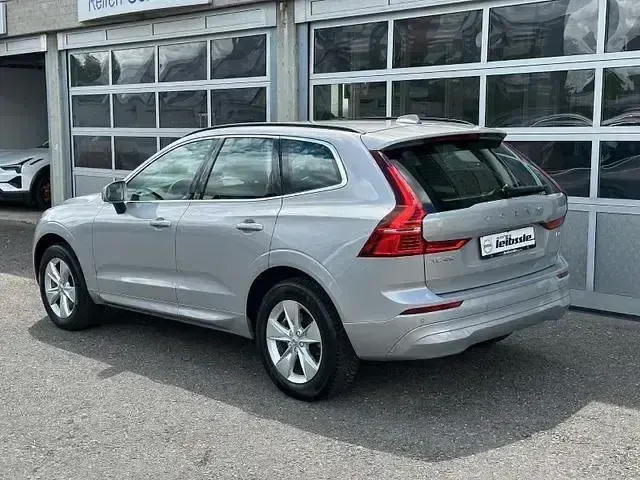 Gebraucht Volvo XC60 Core 197 PS (144 kW) 2023 Silver dawn (metallic) SUV