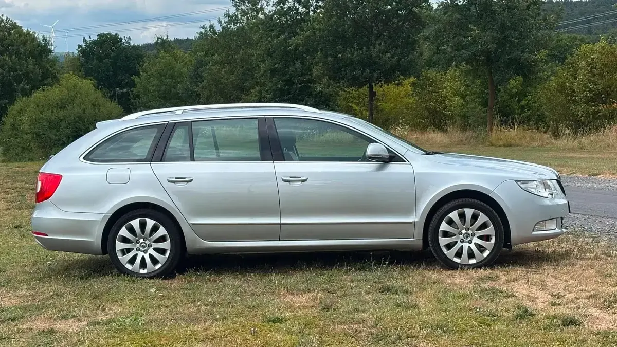 Gebraucht Skoda Superb Elegance 160 PS (117 kW) 2010 Silber Kombi