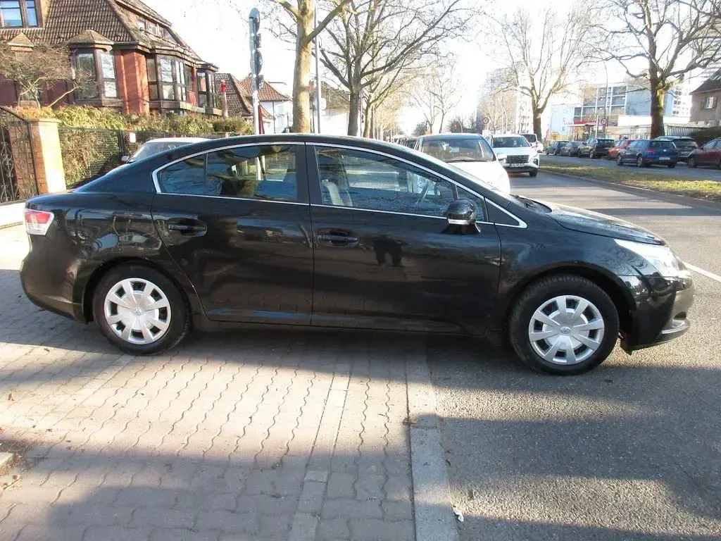 Gebraucht Toyota Avensis 126 PS (92 kW) 2010 Schwarz Limousine