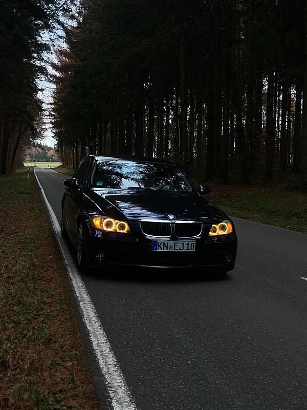 Gebraucht BMW 320 177 PS (130 kW) 2007 Blau Kombi