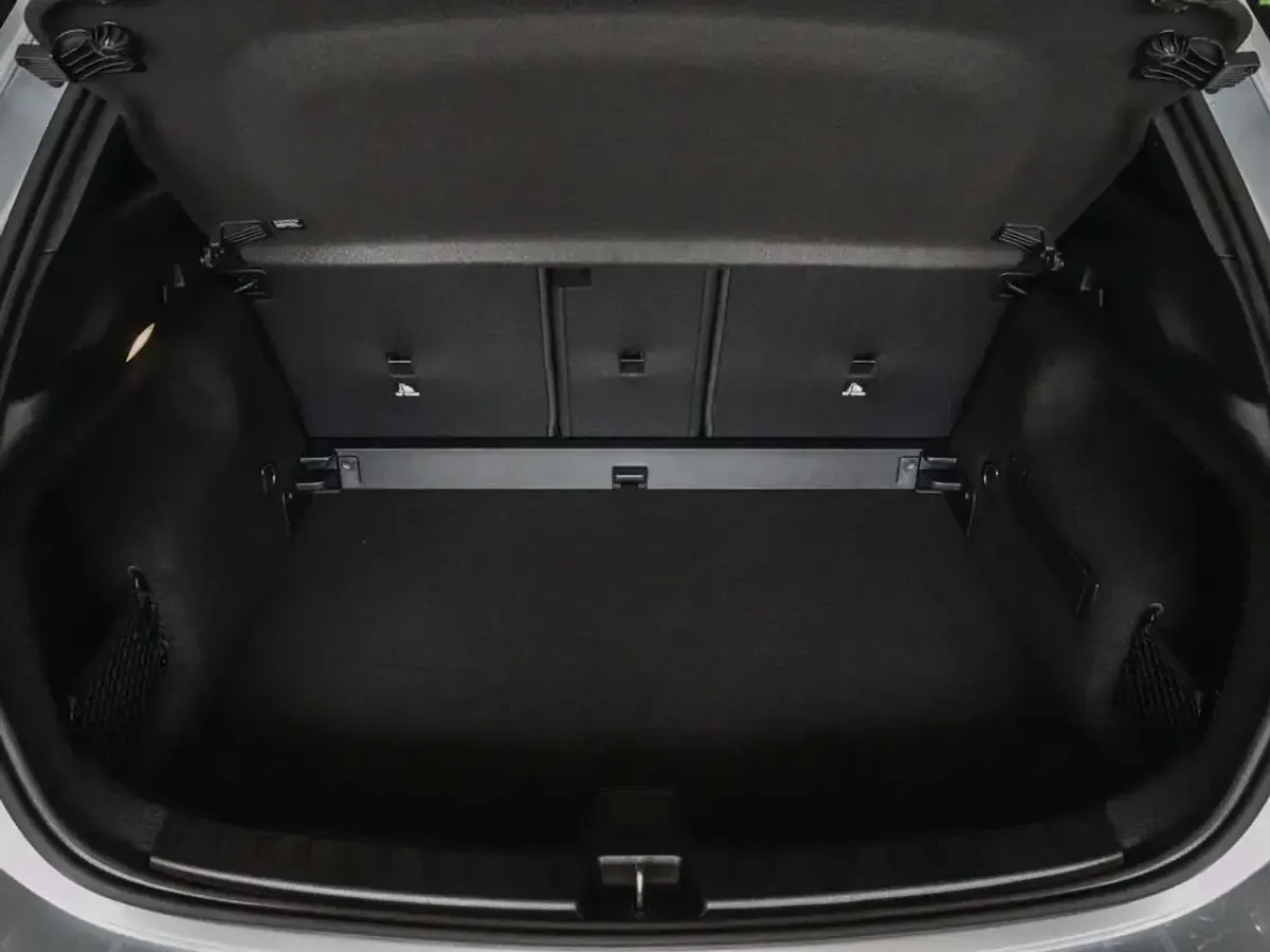 Gebraucht Mercedes GLA200 AMG 177 PS (130 kW) 2026 Hightech silber SUV