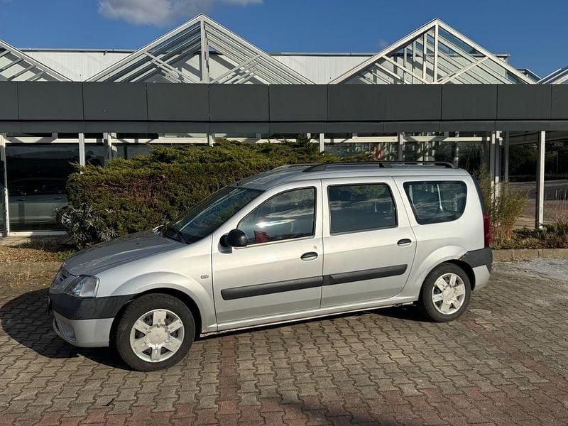 Gebraucht Dacia Logan Lauréate 105 PS (77 kW) 2009 Grau Kombi