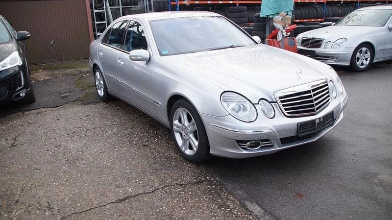 Gebraucht Mercedes E240 177 PS (130 kW) 2003 Silber Limousine