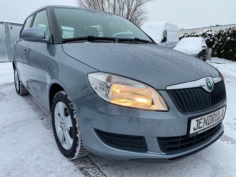 Gebraucht Skoda Fabia Active 60 PS (44 kW) 2012 Grau Limousine