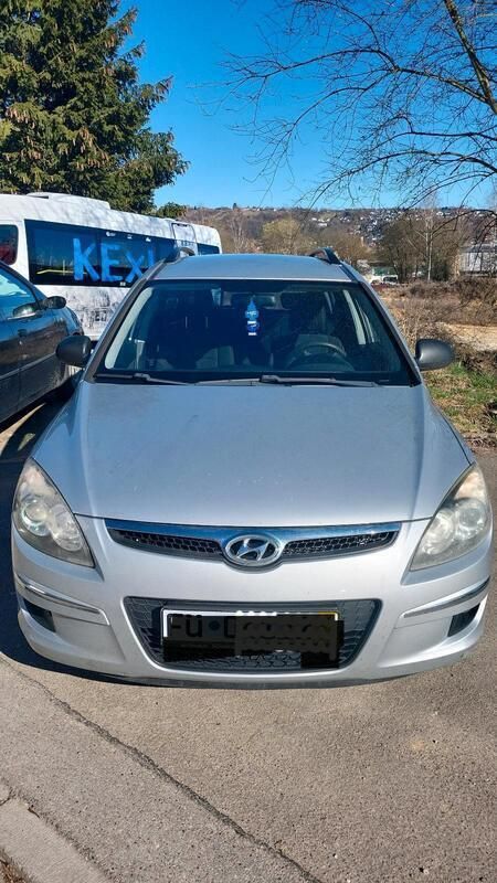 Silber Gebraucht 2010 Hyundai i30 Kombi | 2.300 € (Superpreis) - Bild 1/4