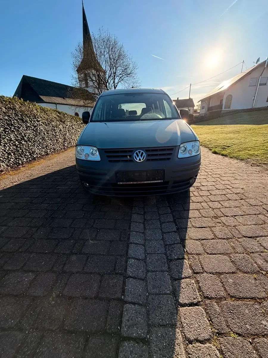 Usado VW Caddy 105 HP (77 kW) 2006 Verde Monovolume