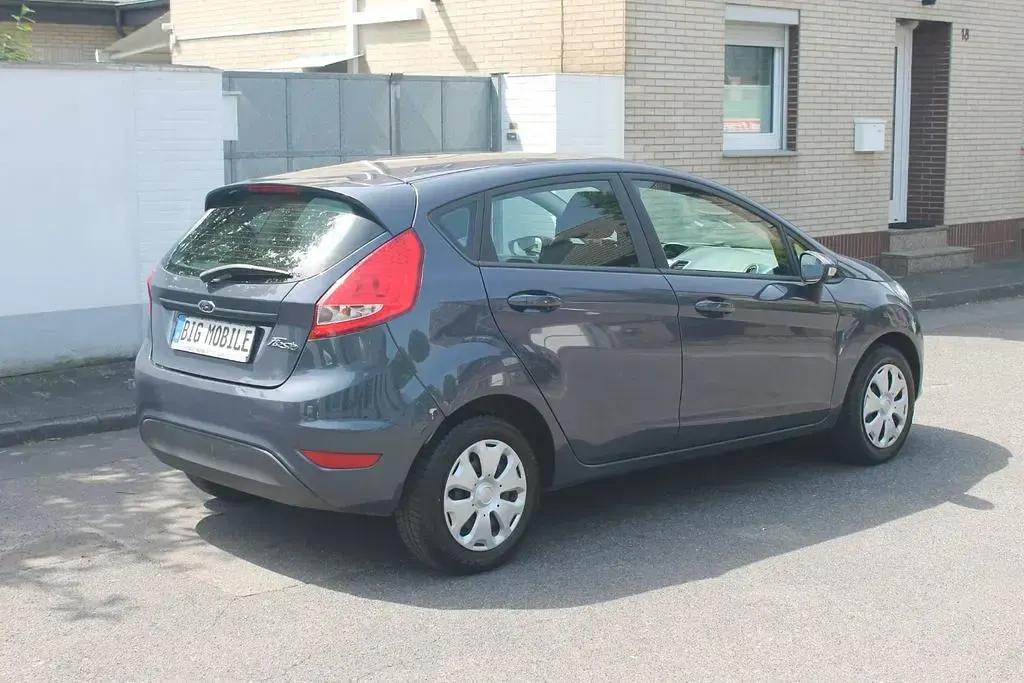 Gebraucht Ford Fiesta Trend 82 PS (60 kW) 2010 Grau Limousine