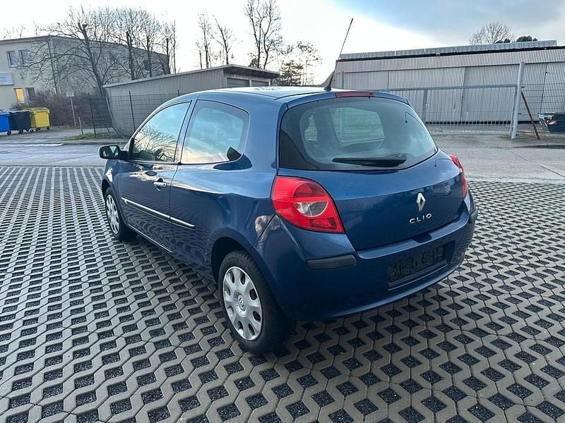 Gebraucht Renault Clio II 101 PS (74 kW) 2007 Blau Kleinwagen