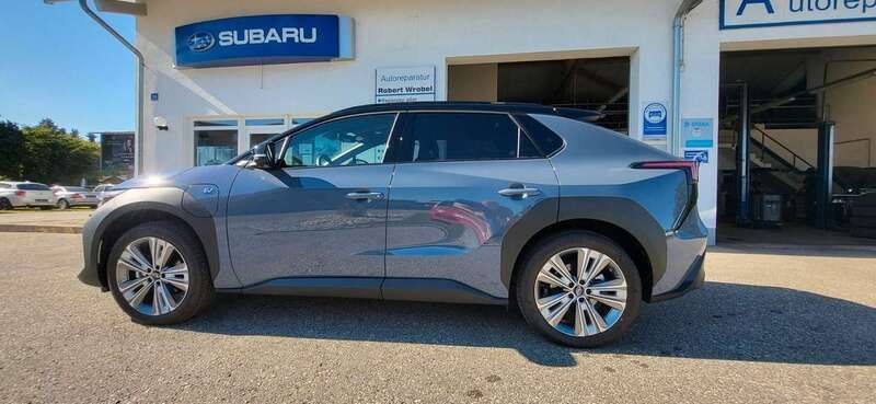 Black/harb. mist gr. Gebraucht 2023 Subaru Solterra Platinum SUV | 35.900 € (Fairer Preis) - Bild 1/4