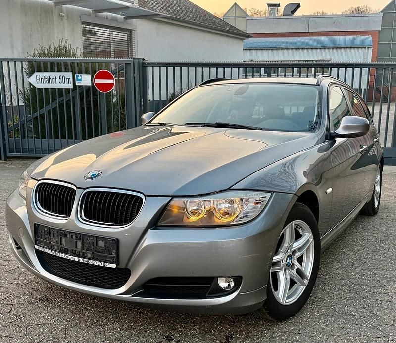 Gebraucht BMW 318 143 PS (105 kW) 2012 Grau Kombi