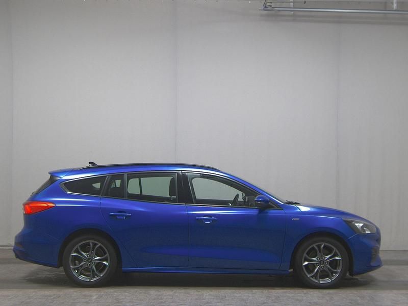 Blau Gebraucht 2020 Ford Focus ST-Line Limousine | 12.180 € (Fairer Preis) - Bild 1/4